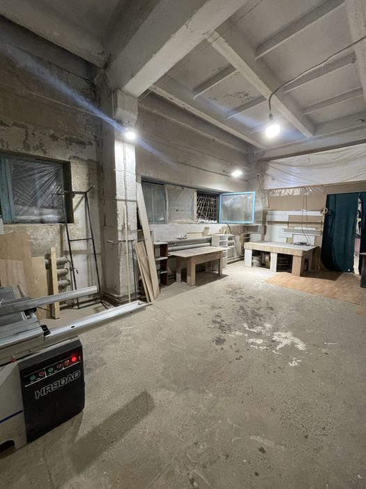 Сдам в аренду мебельный цех (стол в цеху)