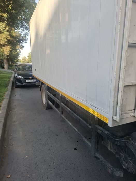 Isuzu 5 tonna sotiladi holati zur samarqand moshin