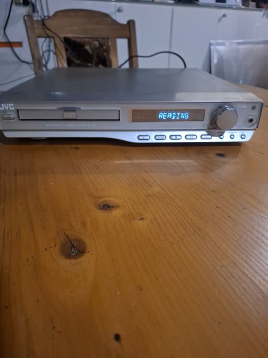 Продавам домашно кино jvs