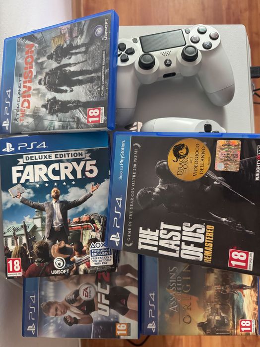 Consolă PS4 PRO (1TB)