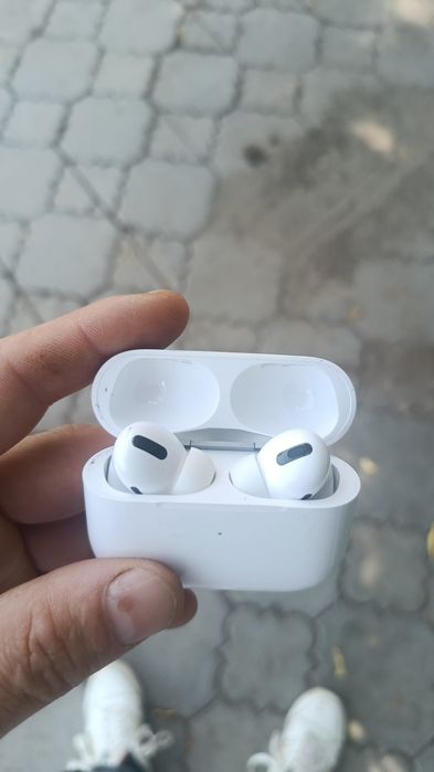 Наушники AirPods