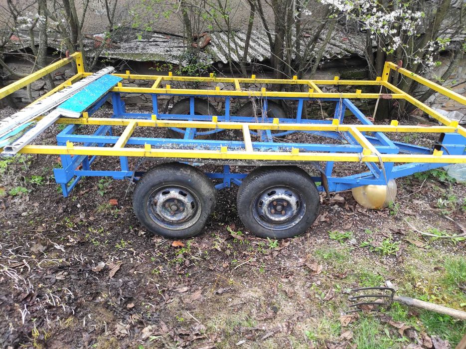 Пчеларска платформа с ремарке