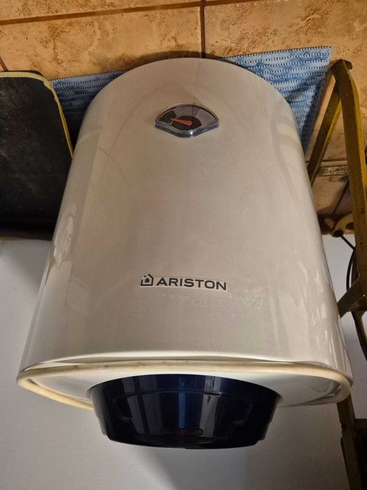 Boiler electric Ariston 50 litri, 2 uși și 3 rame geam din cornier 4