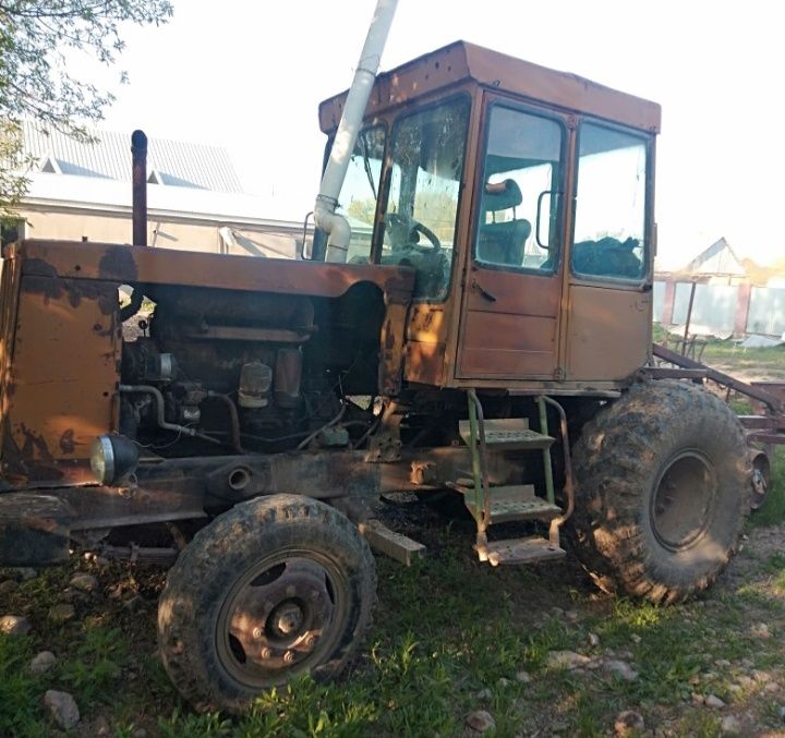 Продаётся ДТ-75 колёсный с плугом