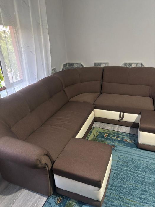 coltar cu 7 locuri extensibil + 2 fotolii si 4 tabureti