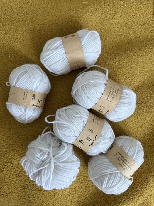 Продам пряжу акриловую белую