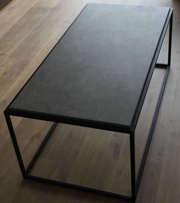 Ofer spre vânzare mese terasa și interior