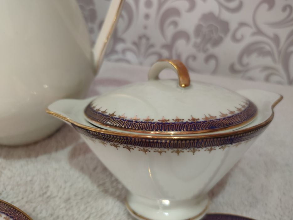 Стар Баварски порцеланов сервиз за чай или дълго кафе в топ състояние.