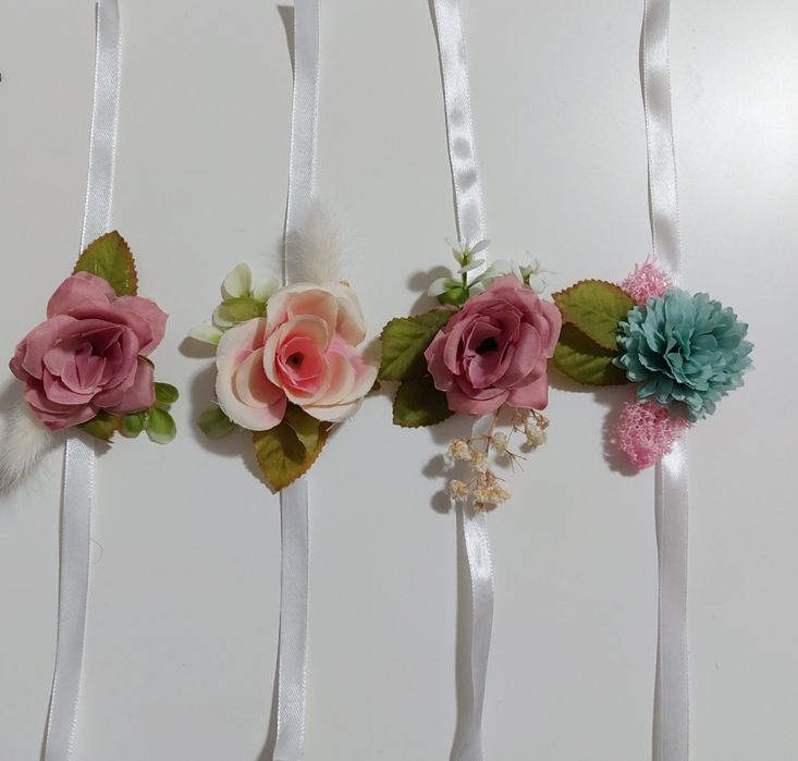 Сватбени бутониери и гривни за ръка