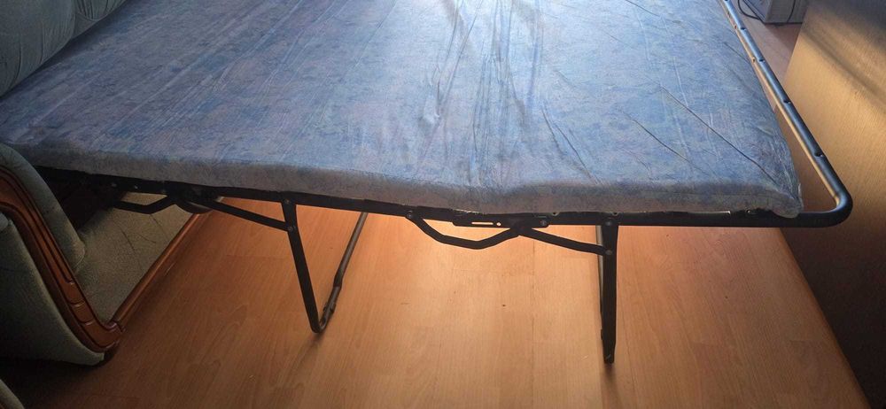 Vand canapea extensibila cu 2 fotolii utilizate in buna stare