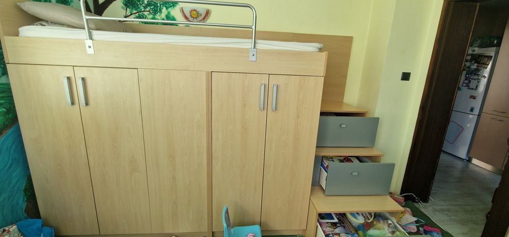 Детско легло, втори етаж