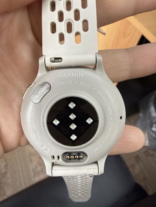 Смарт-часы Garmin VENU 3S