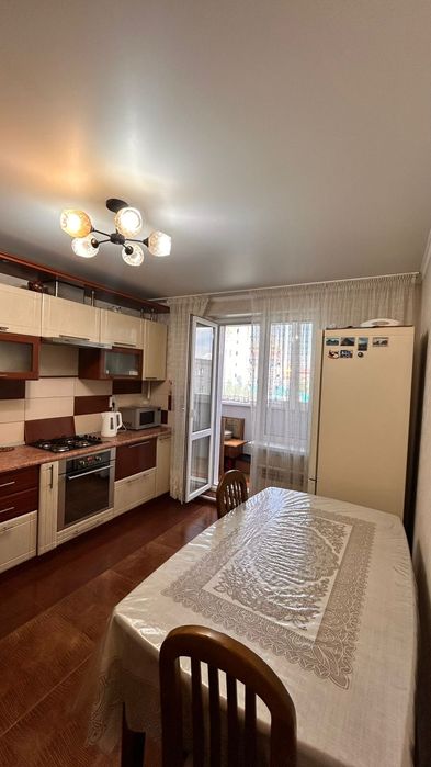 Продам квартиру 3-комнатную