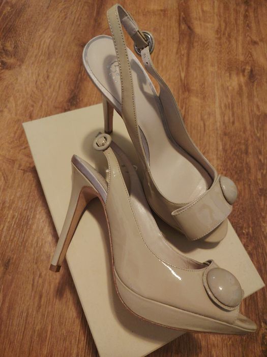 Обувки, естествена кожа.