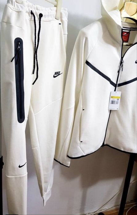 Compleu Nike Tech Fleece Alb(marimi: S, M, L, XL, XXL)