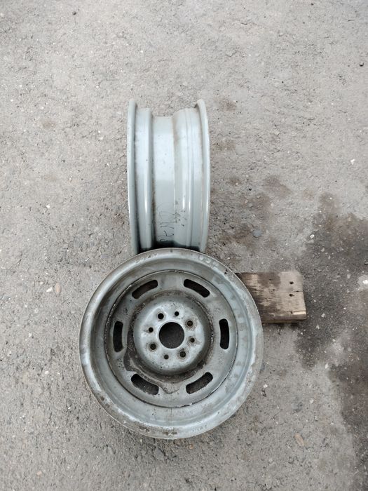 Продам 2 диска на ВАЗ новые d-13