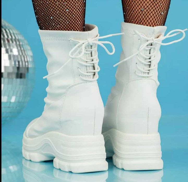 Дамски зимни боти