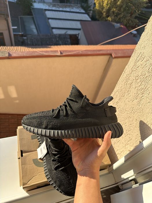 Yeezy 350 Onyx