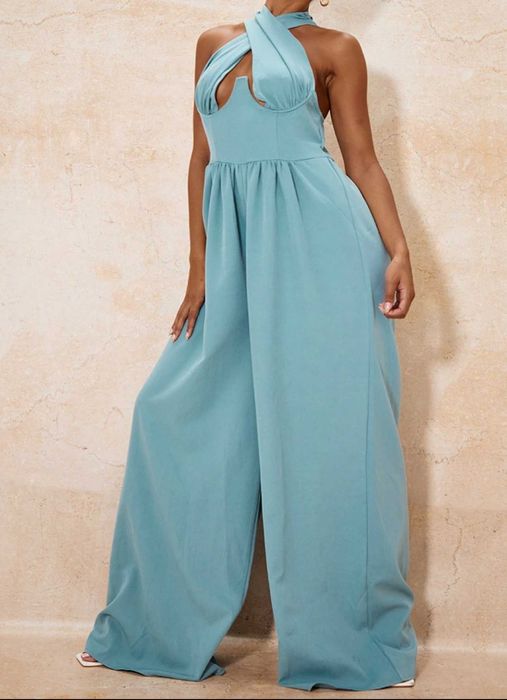 синьо-зелен гащеризон подходящ за официални събития