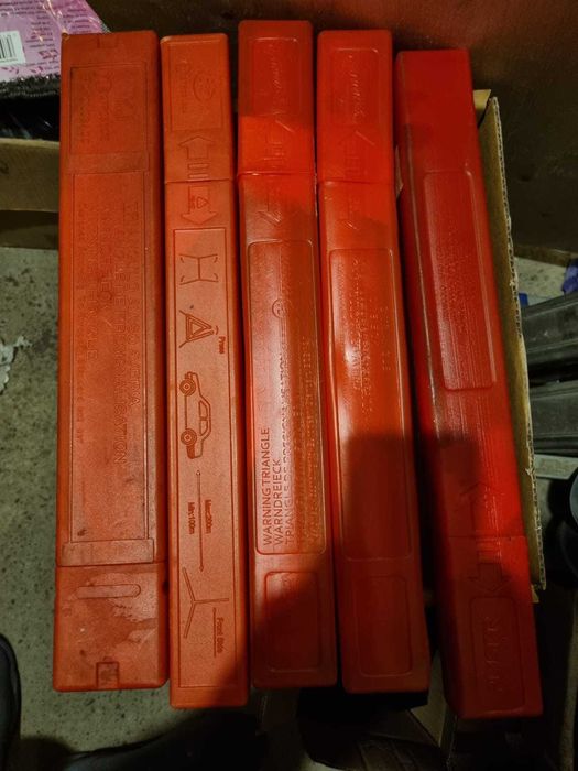 Triunghi auto,prezoane,piulite auto,stingator,chei tractare