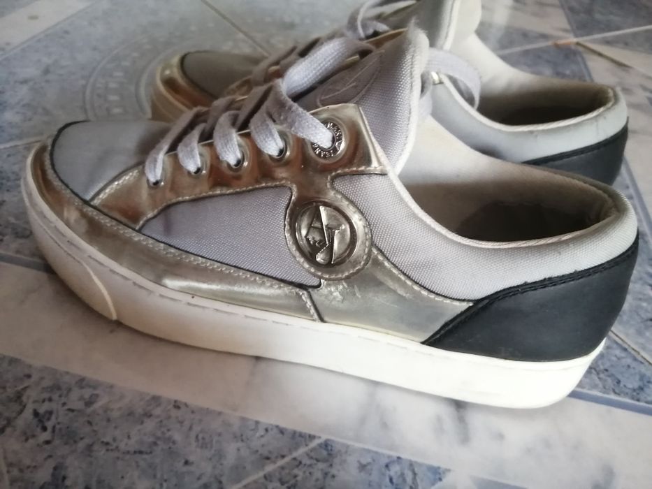 Vând adidași Armani