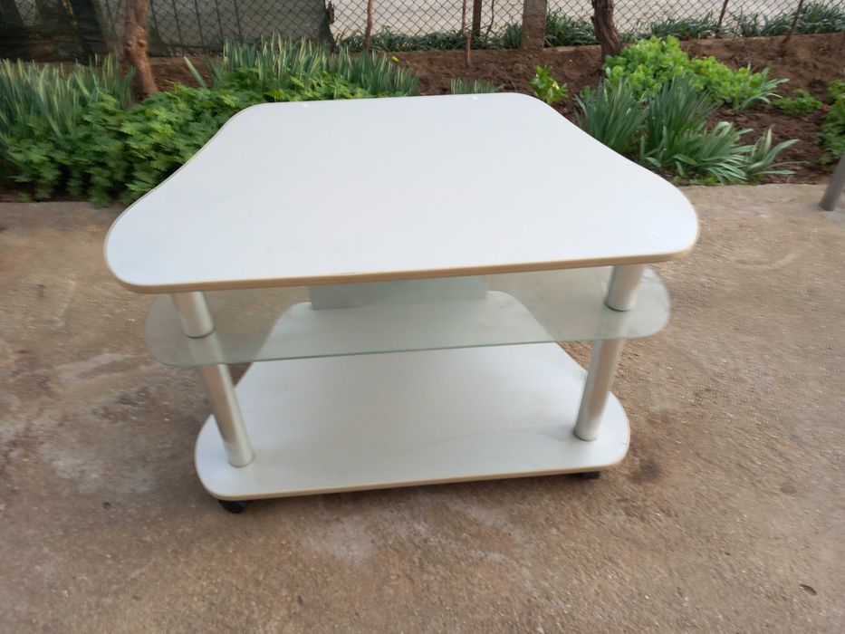 Продавам TV маса