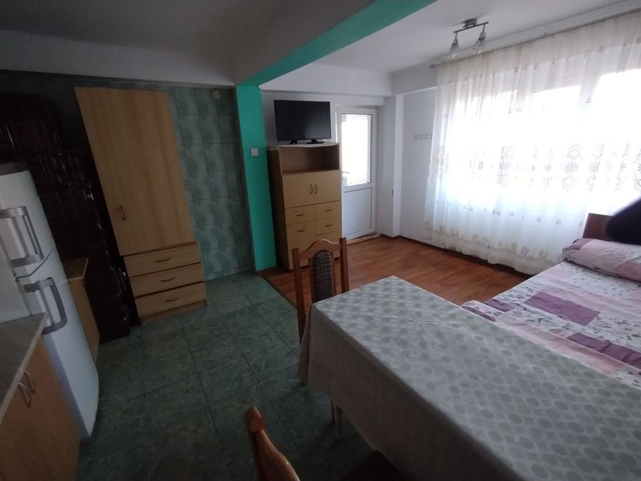 Închiriez apartament