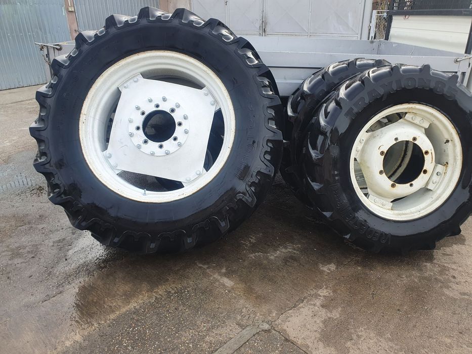 Vand sau schimb roti inguste tractor