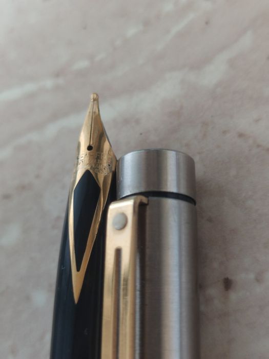Stilou vintage Sheaffer Targa 1001C USA, peniță 23K Gold Electroplate corp oțel periat