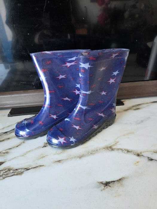 Продам детские резиновые сапоги