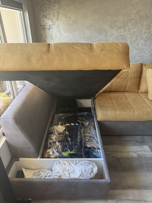 Комплект за всекидневна диван маса и 4 стола