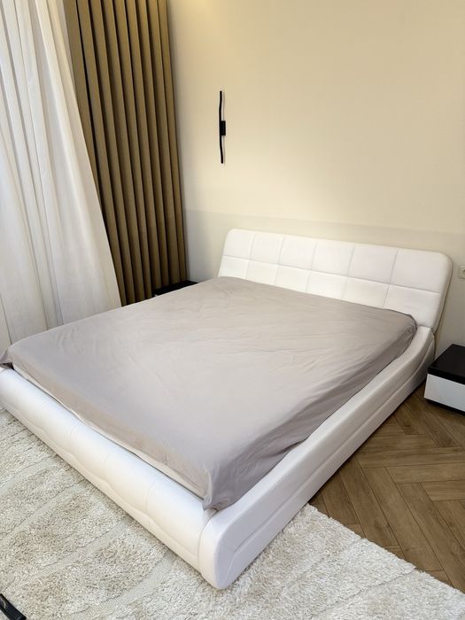 Продается кровать с матрасом