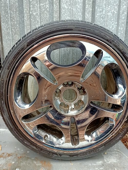 Хромированные диски с шинамии