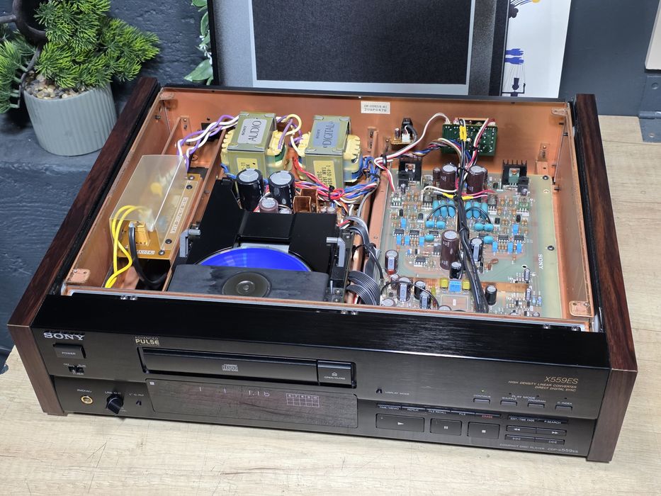 Cd player SONY CDP-X559 ES , black, laterale lemn, telecomanda