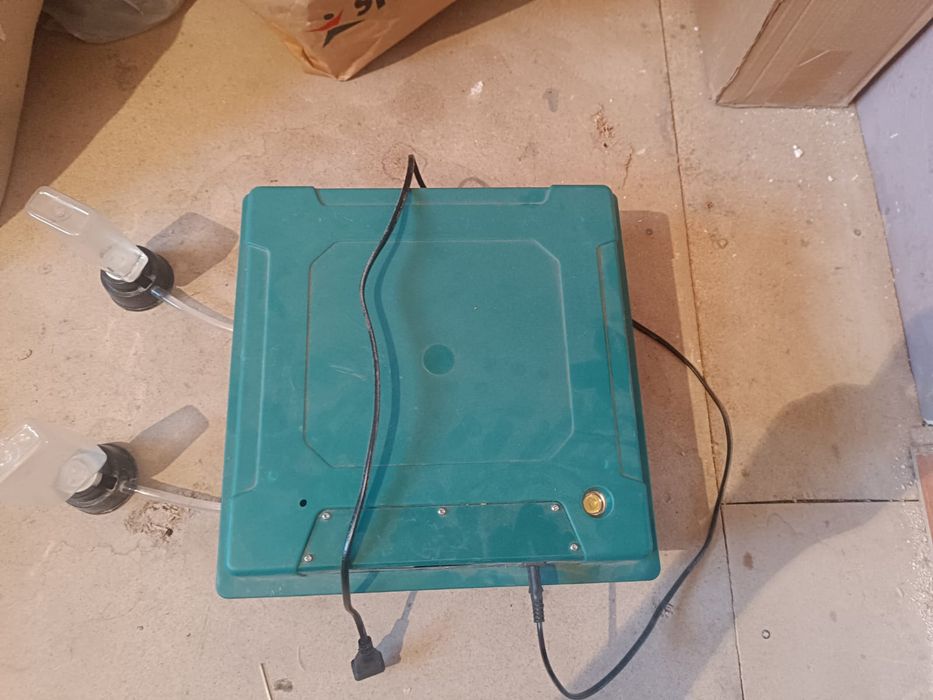 Инкубатор на 24 яйца