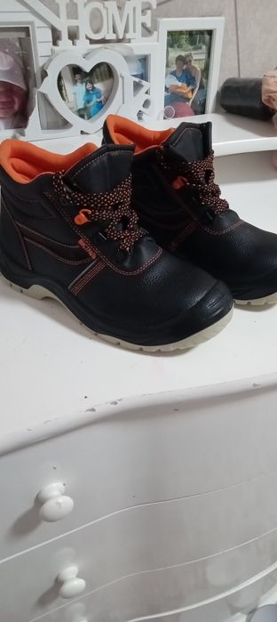 Продам ботинки на весну