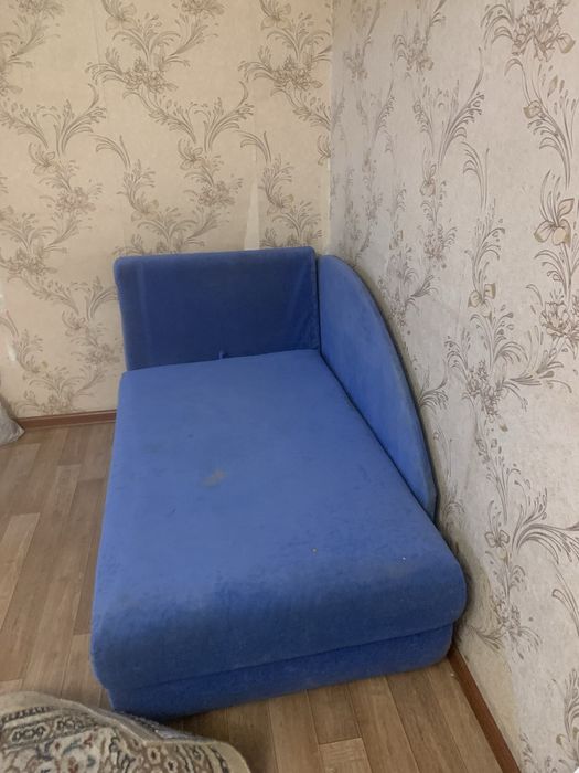 Отдам даром диван и тахту.