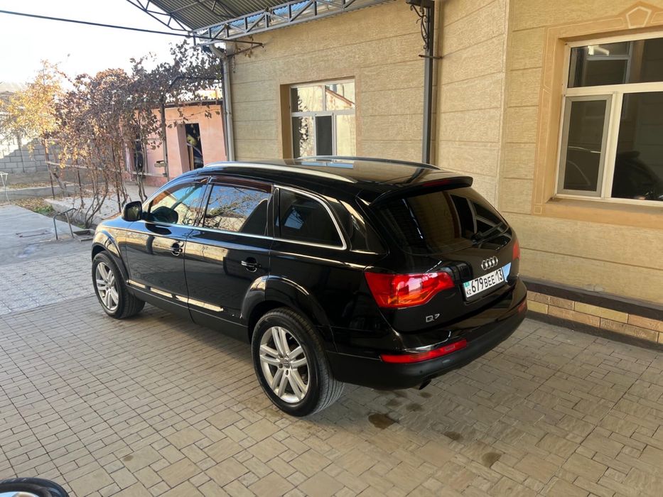 Ауди Q7 автомобиль