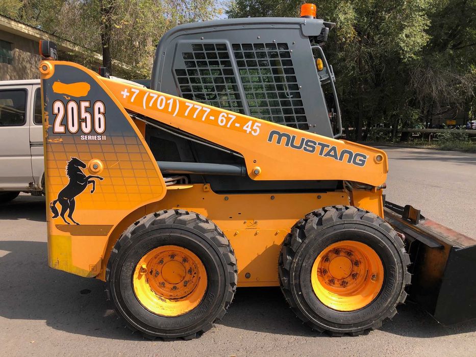 Минипогрузчик Mustang, Bobcat, Sunward