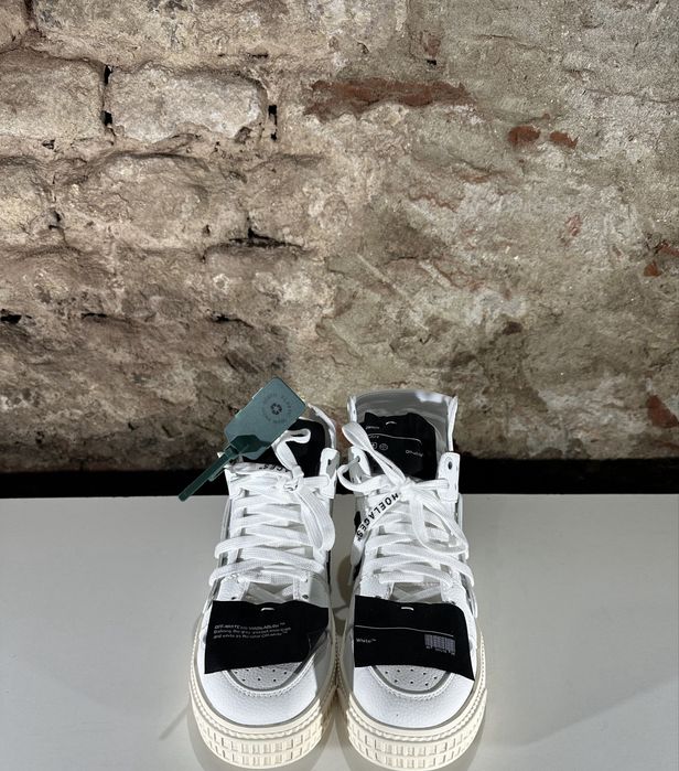 Off-white cort..