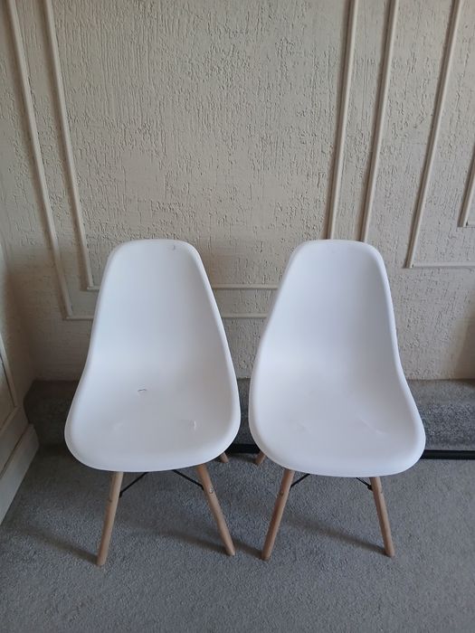 Два стула за 8 тыс в одни руки !