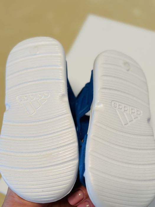 Sandale Adidas prntru copii nr 25 noi