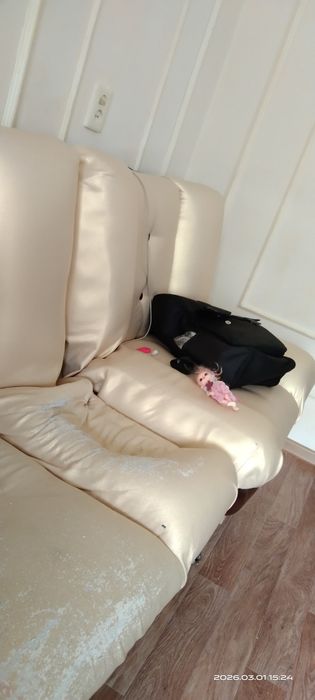 Отдам даром диван с креслами