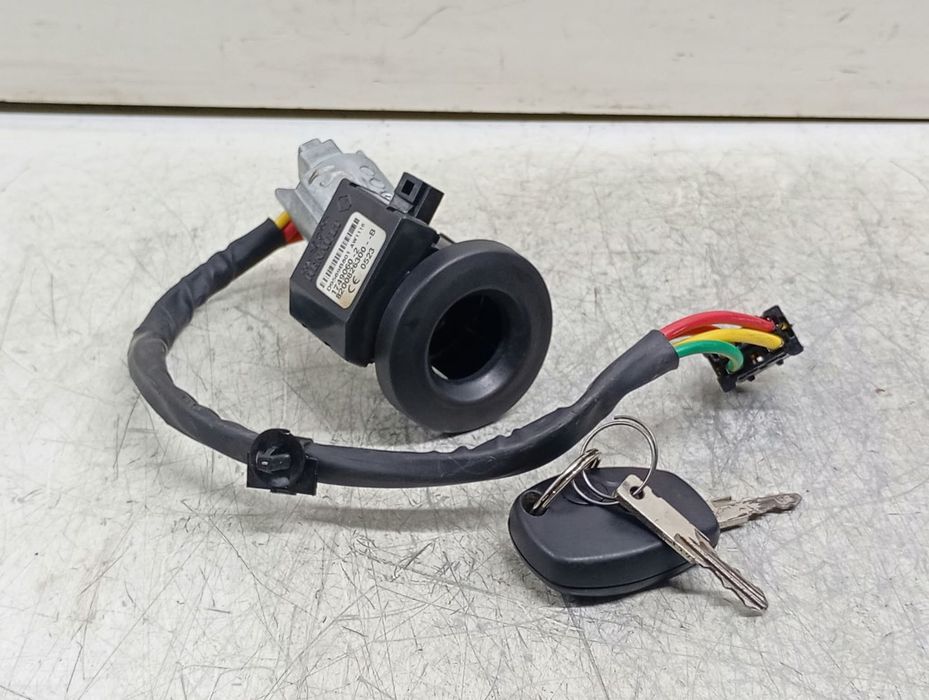 Contact cu cheie 8200826300 Dacia Sandero 1 (2008 - 2012) 1.6 benzina K7M710