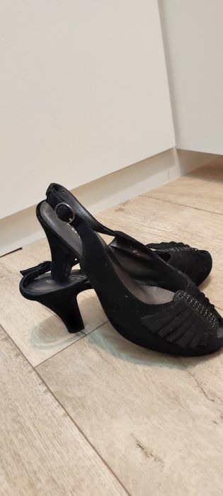 Продам туфли замшевые