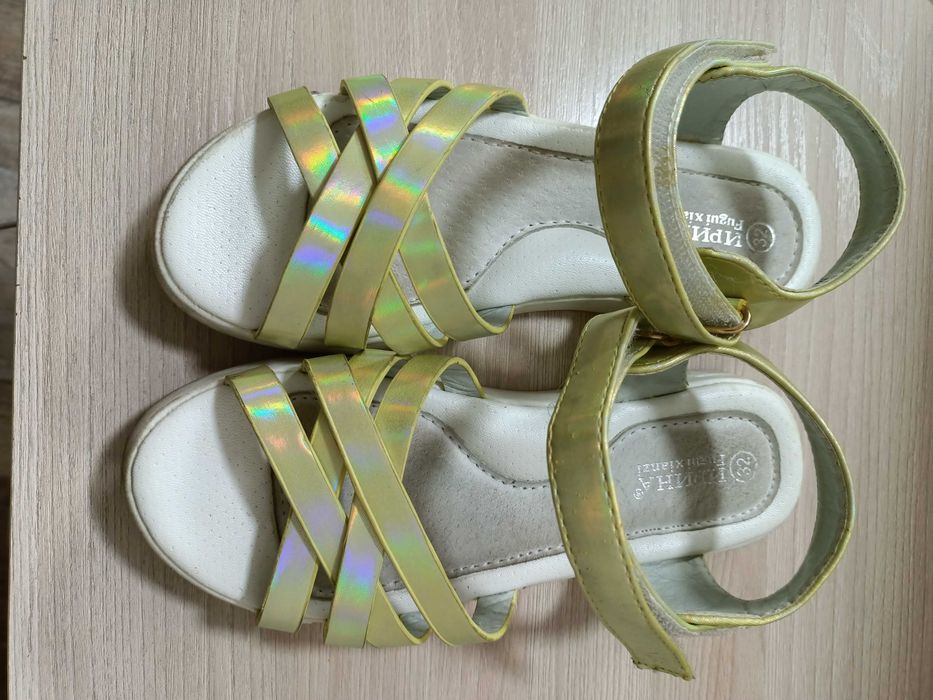 Босоножки на девочку