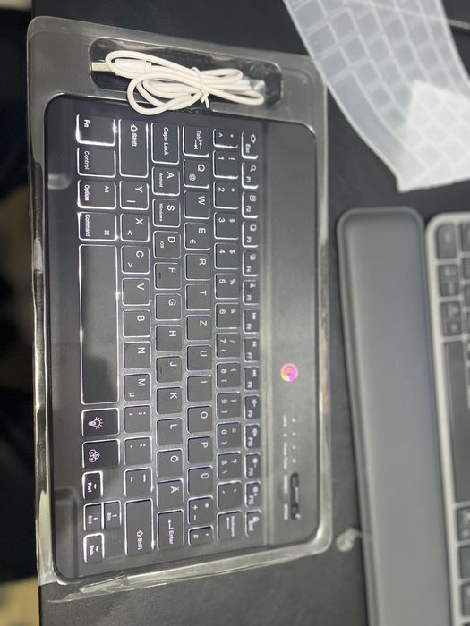 Tastaturi  si mouse bluetooth ipad, pc, telefon