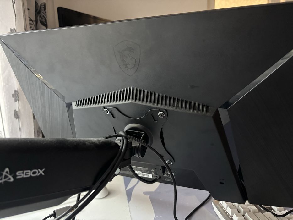 Vand Urgent Monitor Led Msi gaming 180hz cu tot cu suport de monitor
