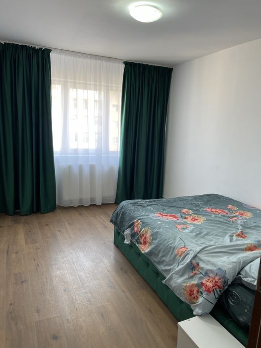 Inchiriez apartament cu 3 camere decomandat in regim hotelier