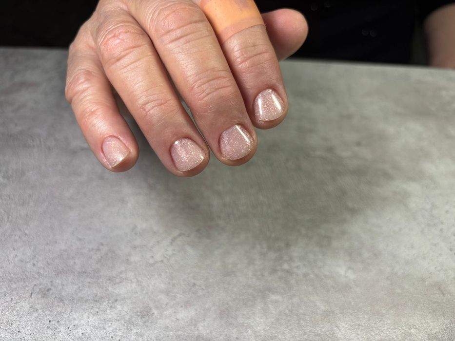 Маникюр и педикюр